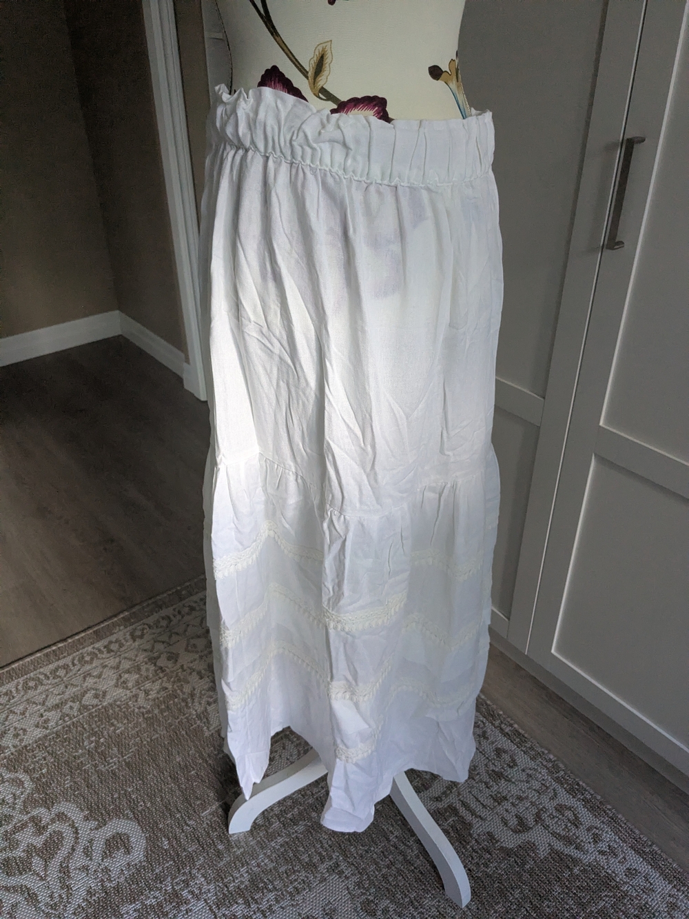 4Our Dreamers Women's White Tiered Maxi Skirt with Elastic Waist - Picture 1 of 4